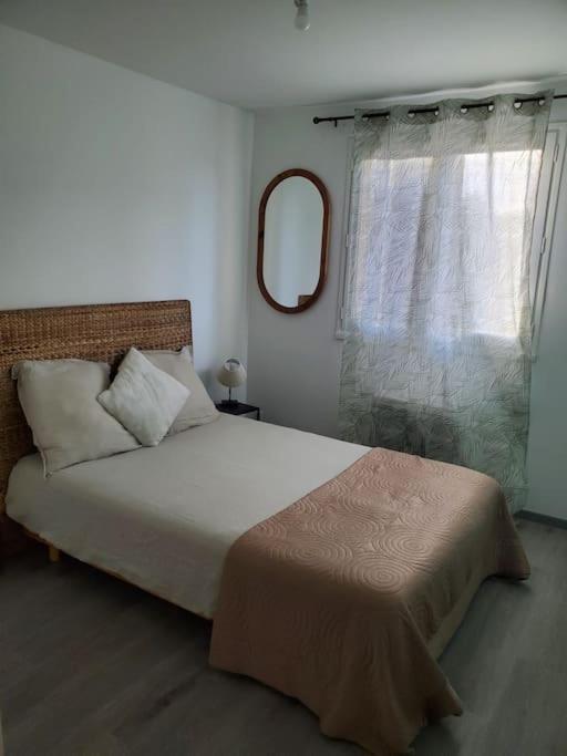 Appartement Moderne Et Equipe LʼIsle-Jourdain Exteriér fotografie